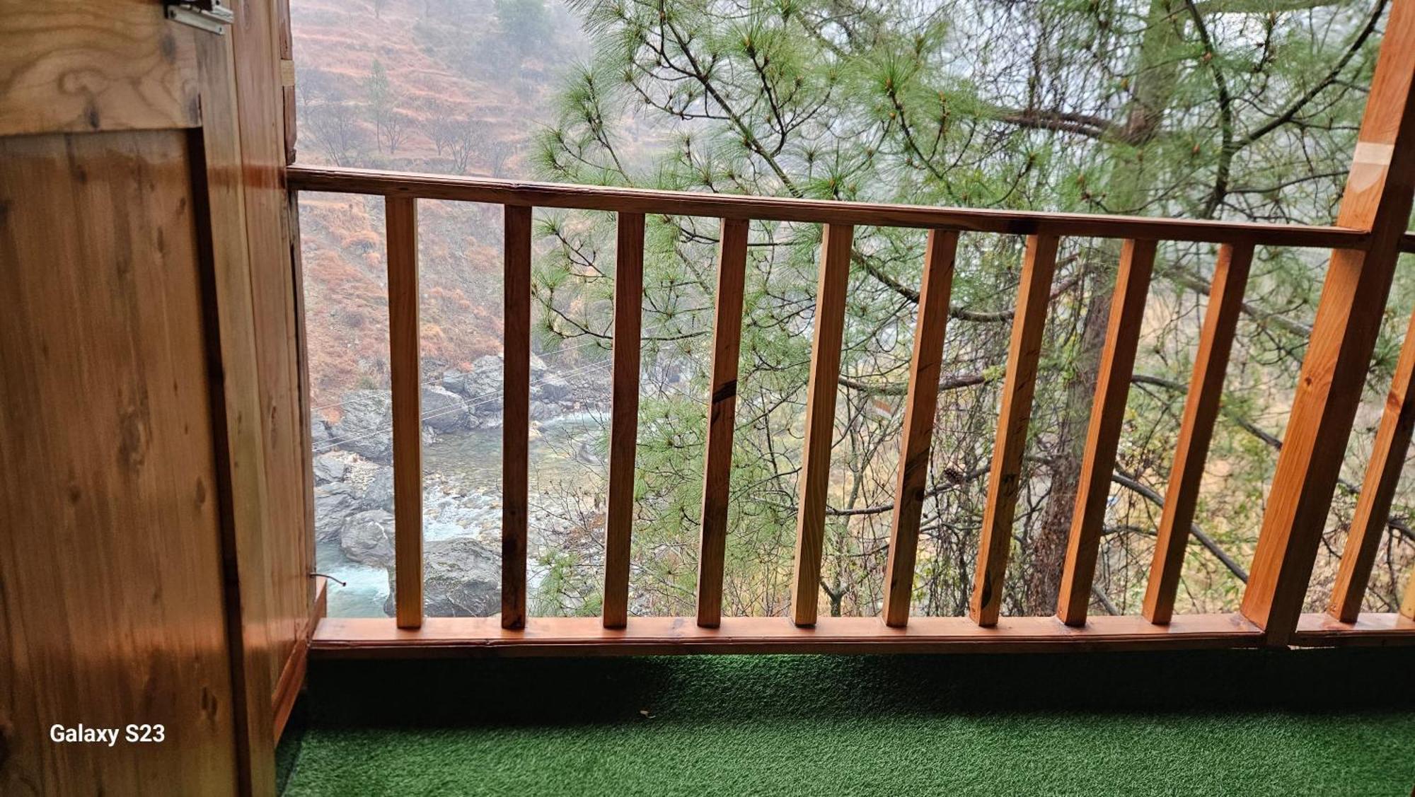 The Fiza Retreat Tirthan Banjār المظهر الخارجي الصورة