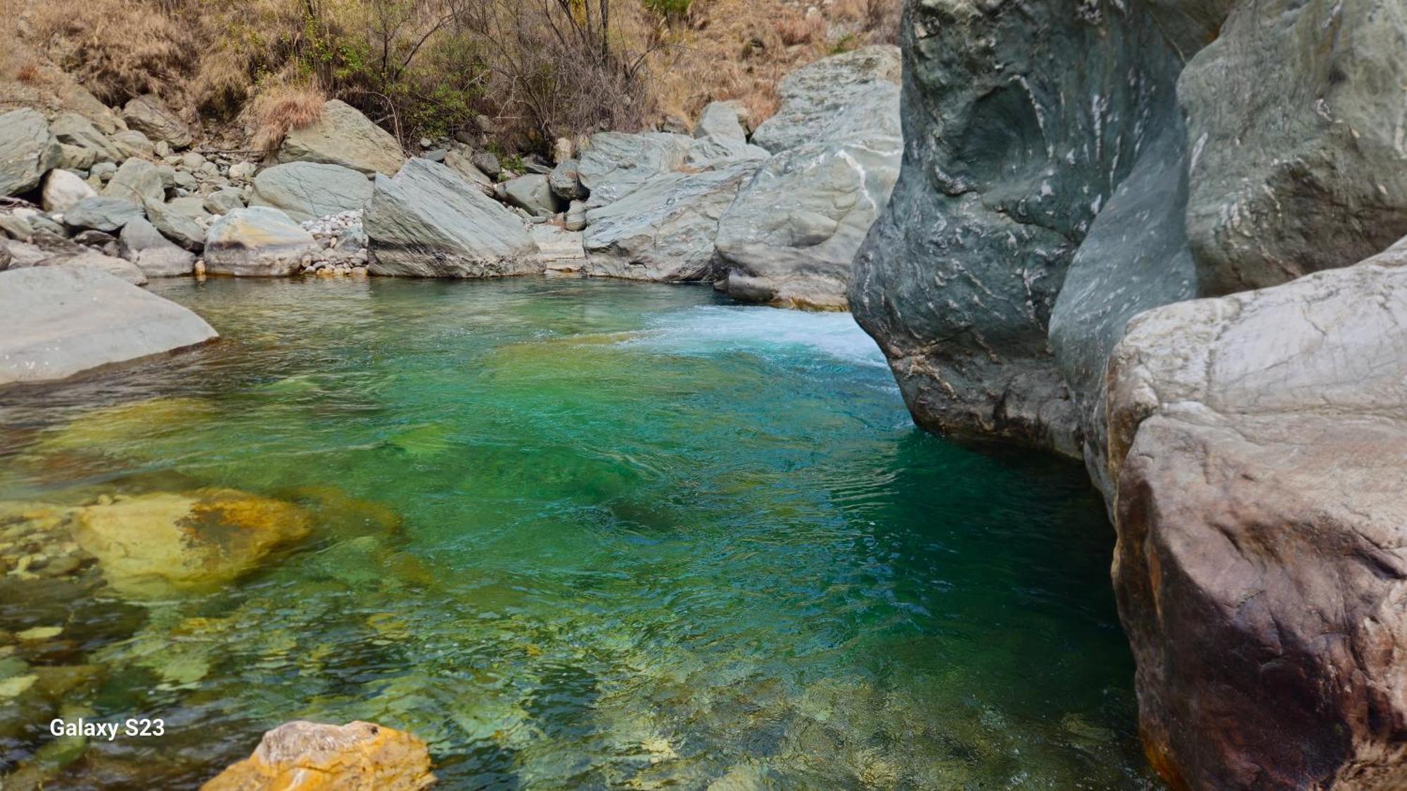 The Fiza Retreat Tirthan Banjār المظهر الخارجي الصورة