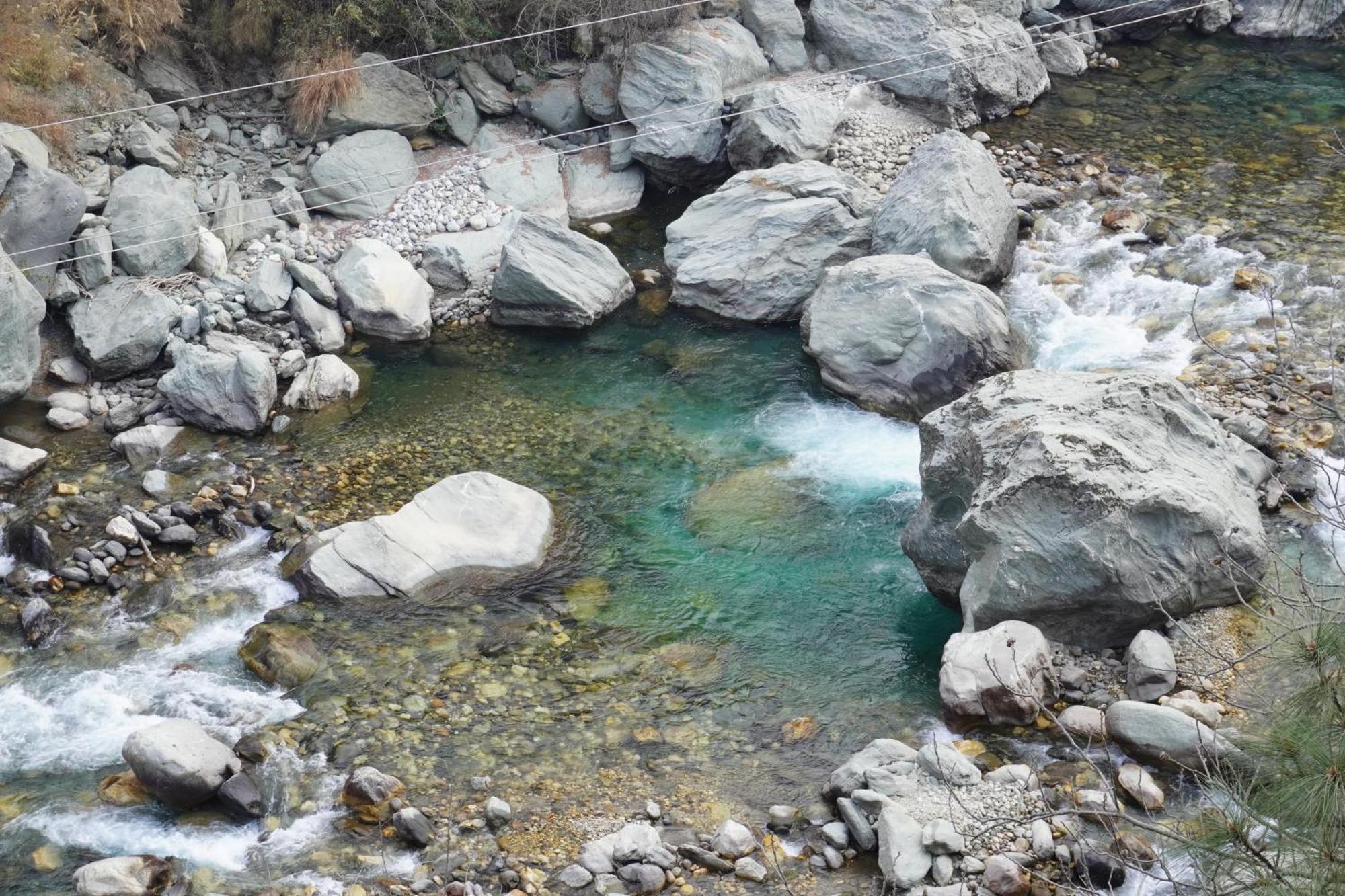 The Fiza Retreat Tirthan Banjār المظهر الخارجي الصورة